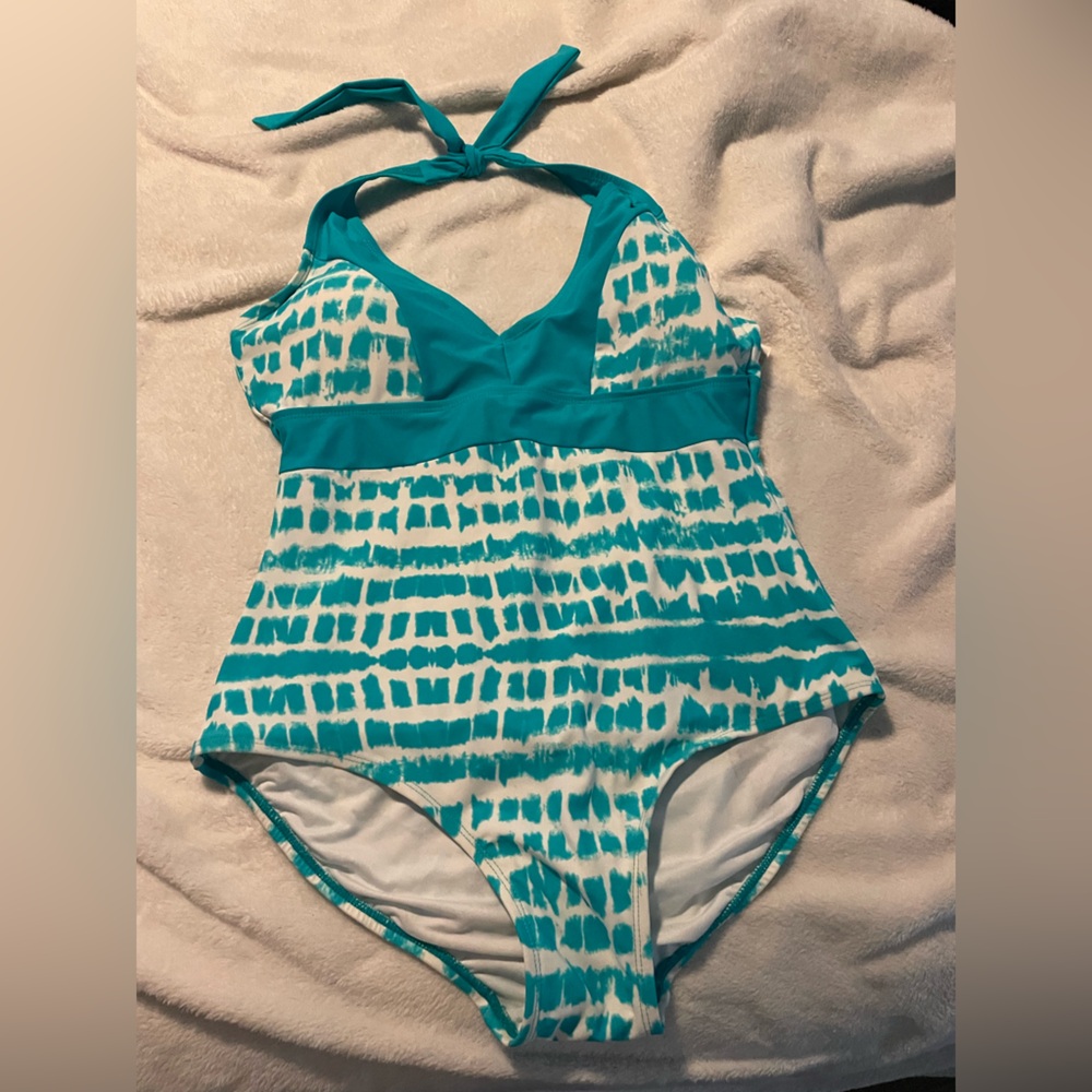 Sea & Sand women’s blue white tie dye one
Piece padded lined swimsuit Size 12